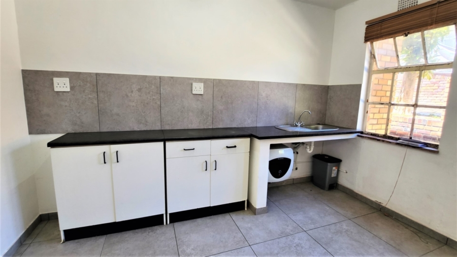 To Let 1 Bedroom Property for Rent in Oostersee Western Cape